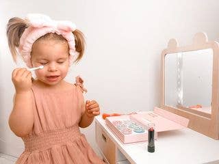 Soft Pink with Sparkles Deluxe Makeup Set