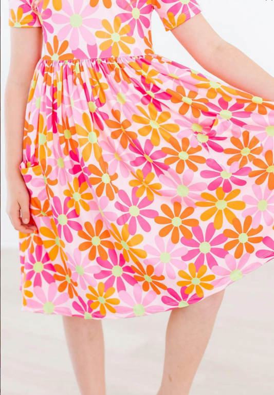 Retro Daisies Short Sleeve Pocket Twirl Dress